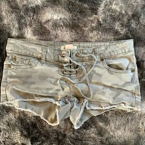 332 Cami short shorts